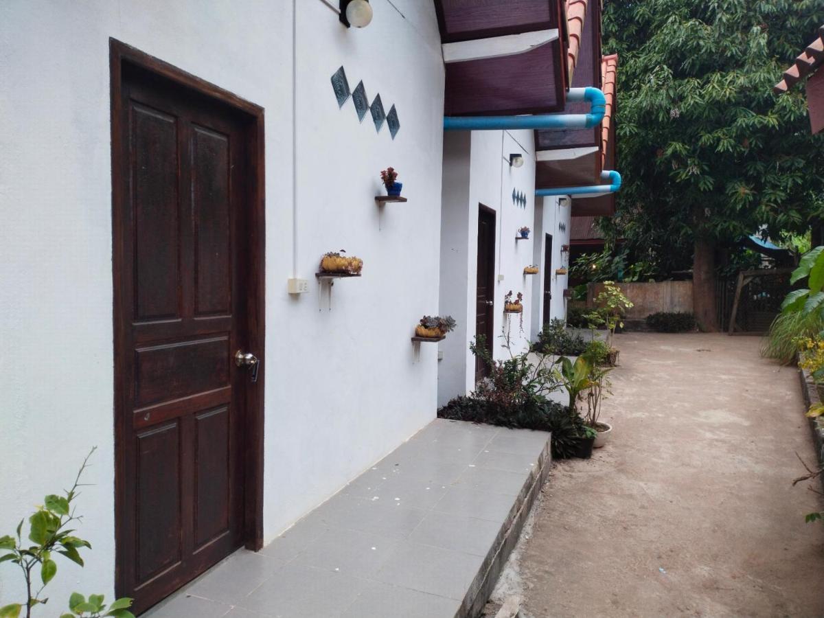 Pdv Guesthouse Muang Ngoi Exterior photo